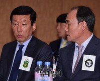 [K리그] 대화나누는 최강희-김학범