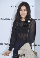 [포토] '과감한' 시스루 패션 최강희, '브이는 소심'