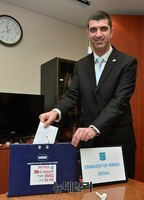 [포토] 부재자 투표하는 '다비드 레비' 이스라엘 대사관 공관 차석