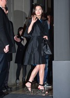 [포토] 뒤돌아보며 인사하는 전지현