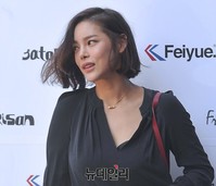 [포토] 박시연 '강한 바람도 어쩔수 없는 미모'
