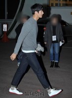 [포토] 8등신 기럭지 자랑하며 등장하는 임슬옹