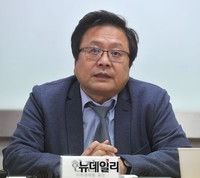 [포토] 긴급 토론회 사회맡은 현진권 자유경제원 원장