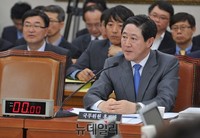 [포토] 질문에 답하는 유기준 해수부장관 후보자