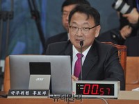 [포토] 질문에 답하는 유일호 국토부장관 후보자