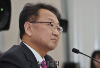[포토] 의원들의 질문 경청하는 유일호 장관 후보자