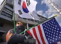 [포토] '리퍼트 대사 쾌유' 기원하는 신동욱 공화당 총재