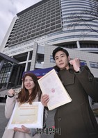 [포토] 리퍼트 美대사에 서명 전달한 대학생들