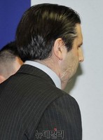 [포토] 마크 리퍼트 주한 미대사의 상처