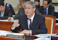 [포토] 질문에 답변하는 임종룡 금융위원장 후보자