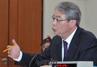 [포토] 답변하는 임종룡 금융위원장 후보자