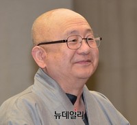 [포토] 애국시민후보, 기자회견에 참석한 법철스님