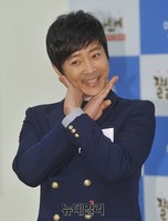 [포토] '잘 살아보세' 최수종 