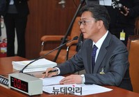 [포토] 의원들의 질문에 답변하는 홍용표 통일부 장관 후보자