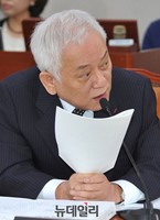 [포토] 질문하는 새정치민주연합 김한길 의원