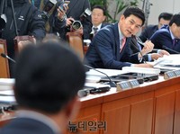 [포토] 질문하는 새누리당 김태호 의원