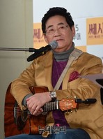 [포토] 쎄시봉콘서트 기자회견에 참석한 윤형주