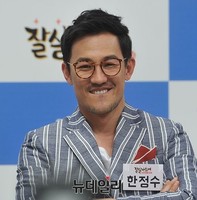 [포토] '잘 살아보세' 제작진, '한정수 때문에 가방검사 한다'