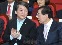 [포토] 대화 나누는 안철수 의원과 박원순 시장
