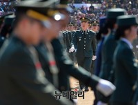[포토] 합동임관식 입장하는 신임장교