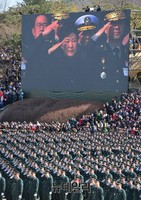 [포토] 합동임관식, 거수경례하는 박대통령-신임장교