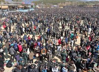 [포토] 계룡대 연병장 가득메운 6,478명 신임 장교와 가족들