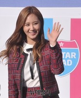 [포토] 팬들에게 손 흔드는 소녀시대 유리