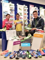 [포토] 아식스 강남직영점, 3D발계측기로 내 발에 꼭 맞는 러닝화를