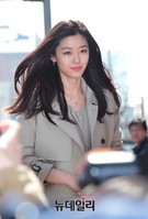 [포토] 강남대로에 등장한 전지현