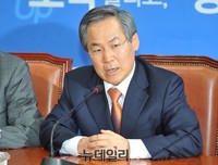 [포토] 모두발언하는 우윤근 원내대표
