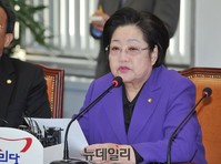 [포토] 발언하는 김을동 새누리당 의원