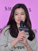 [포토] 인터뷰하는 전지현