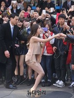 [포토] 명동에 나타난 '걸스데이 민아' 팬들 열광