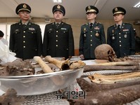 [포토] 중국군 유해 입관식 참석한 문상균 준장-두농이 국방부장