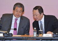 [포토] 대화 나누는 김무성 대표와 박용만 대한상의회 회장