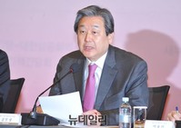 [포토] 모두발언하는 김무성 새누리당 대표