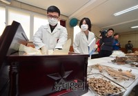 [포토] 입관 되는 중국군 유해