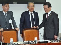 [포토] 회의 시작 기다리는 강신명-이성호-홍익태