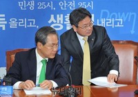 [포토] 자리 떠나는 새정치민주연합 강기정 의원