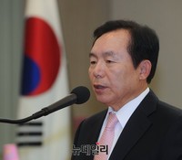 [포토] 환영사하는 이인제 새누리당 의원