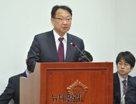 [포토] 국토교통부 현안보고하는 유일호 장관