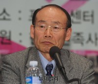 [포토] '한반도 평화통일 심포지엄' 참석한 노태구 경기대 명예교수