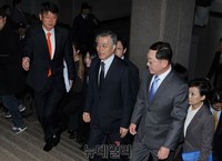 [포토] 홍준표 지사 집무실로 향하는 문재인 대표