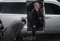 [포토] 경남도청으로 들어오는 문재인 대표