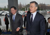 [포토] 홍준표 지사 만나러 가는 문재인 대표