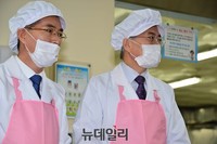 [포토] 급식봉사 하는 문재인 대표