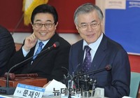 [포토] 미소짓는 문재인 대표와 전병헌 최고위원