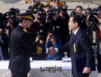 [포토] 유해인도식, 악수나누는 문상균-바오펑위