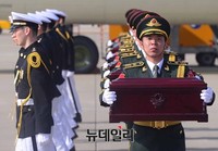 [포토] 중국군에게 인도된 유해