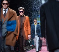 [패션위크] 선글라스 첫 선보인 정두영 디렉터 런웨이2/3